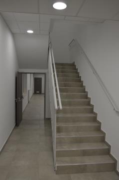 DSC_0584 stopnišče za na tribune